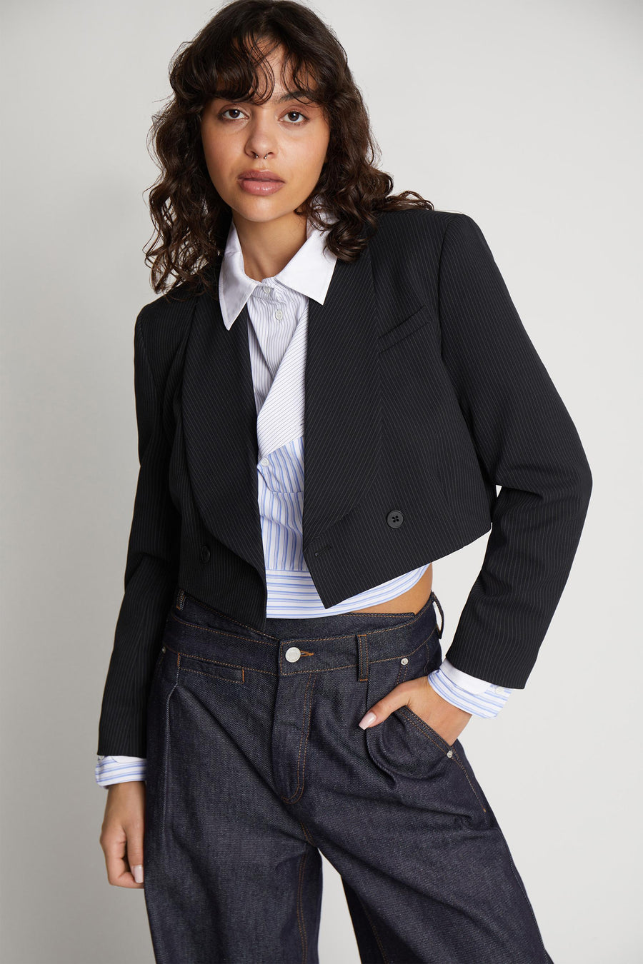 MUNTHE CROPPED BLAZER SILVIE - KURZER BLAZER NADELSTREIFEN