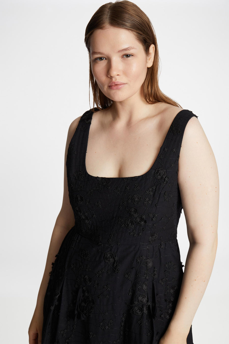 MUNTHE DRESS FRONIA BLACK - KLEID MIT 3D BLUMEN APPLIKATION