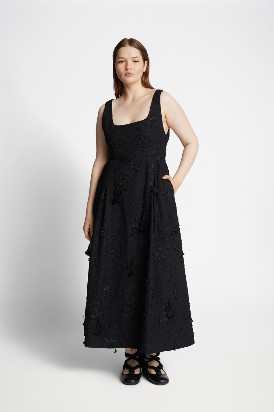 MUNTHE DRESS FRONIA BLACK - KLEID MIT 3D BLUMEN APPLIKATION
