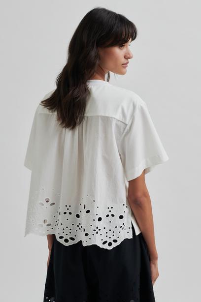 SECOND FEMALE LIMONEL TEE- T-SHIRT MIT LOCHSTICKEREI IM RÜCKEN