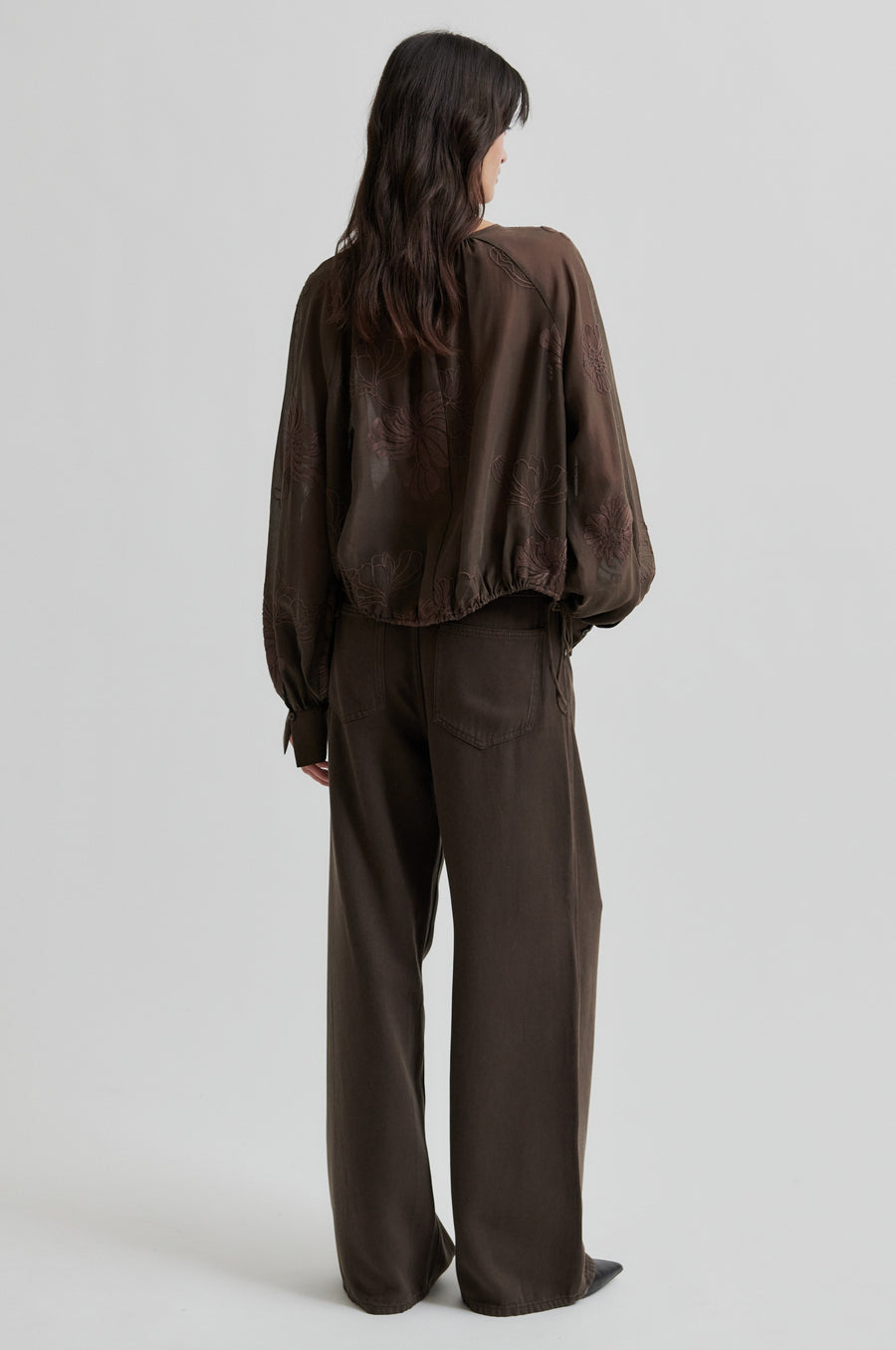 SECOND FEMALE VERIA BLOUSE - BLUSE MIT STICKEREI IN BRAUN