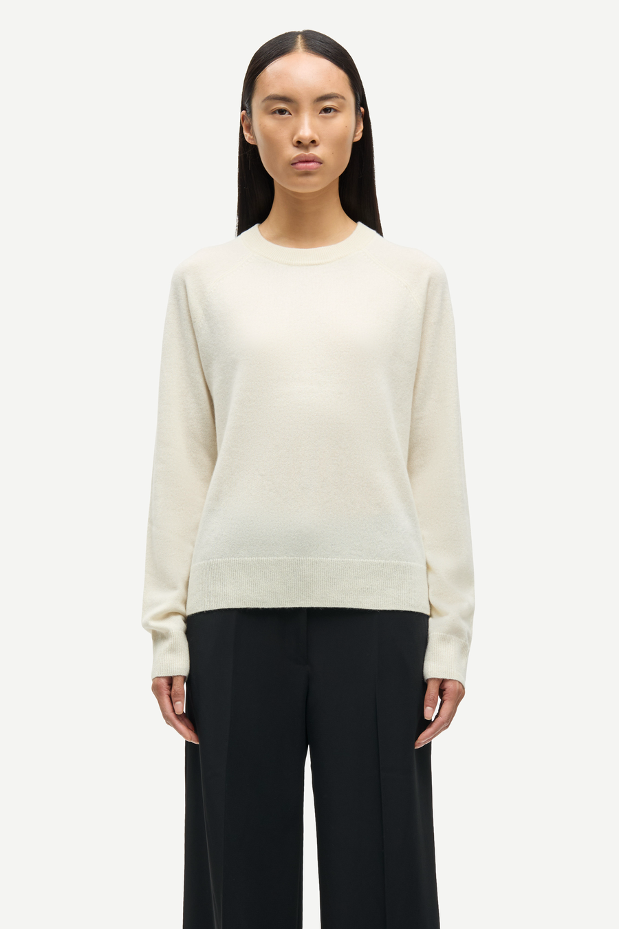 SAMSOE BOSTON CASHMERE PULLOVER IN COLOR EGRET