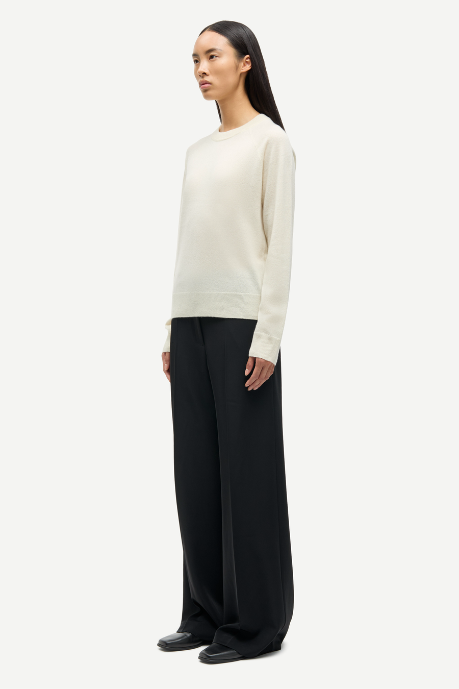 SAMSOE BOSTON CASHMERE PULLOVER IN COLOR EGRET