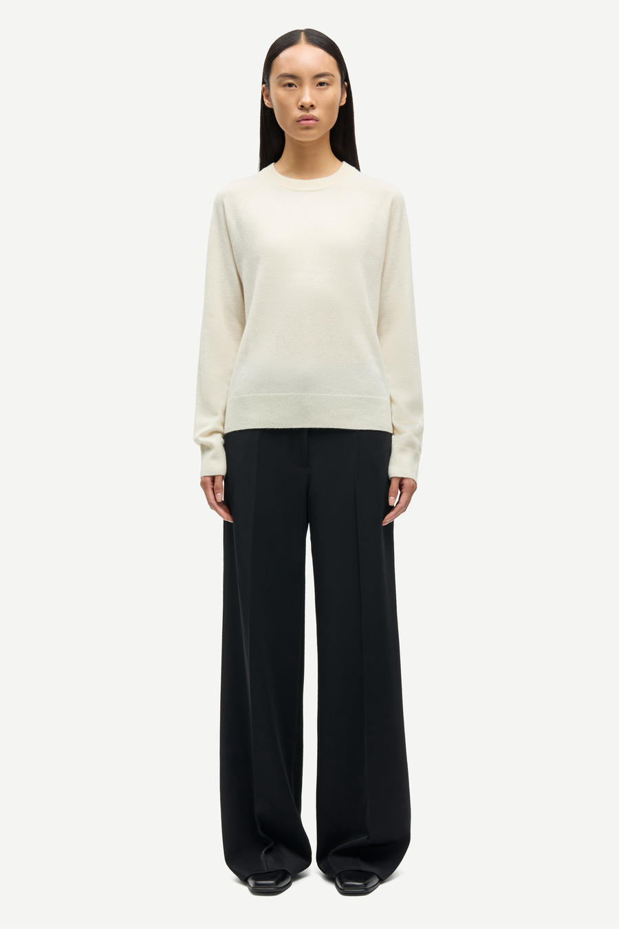SAMSOE BOSTON CASHMERE PULLOVER IN COLOR EGRET