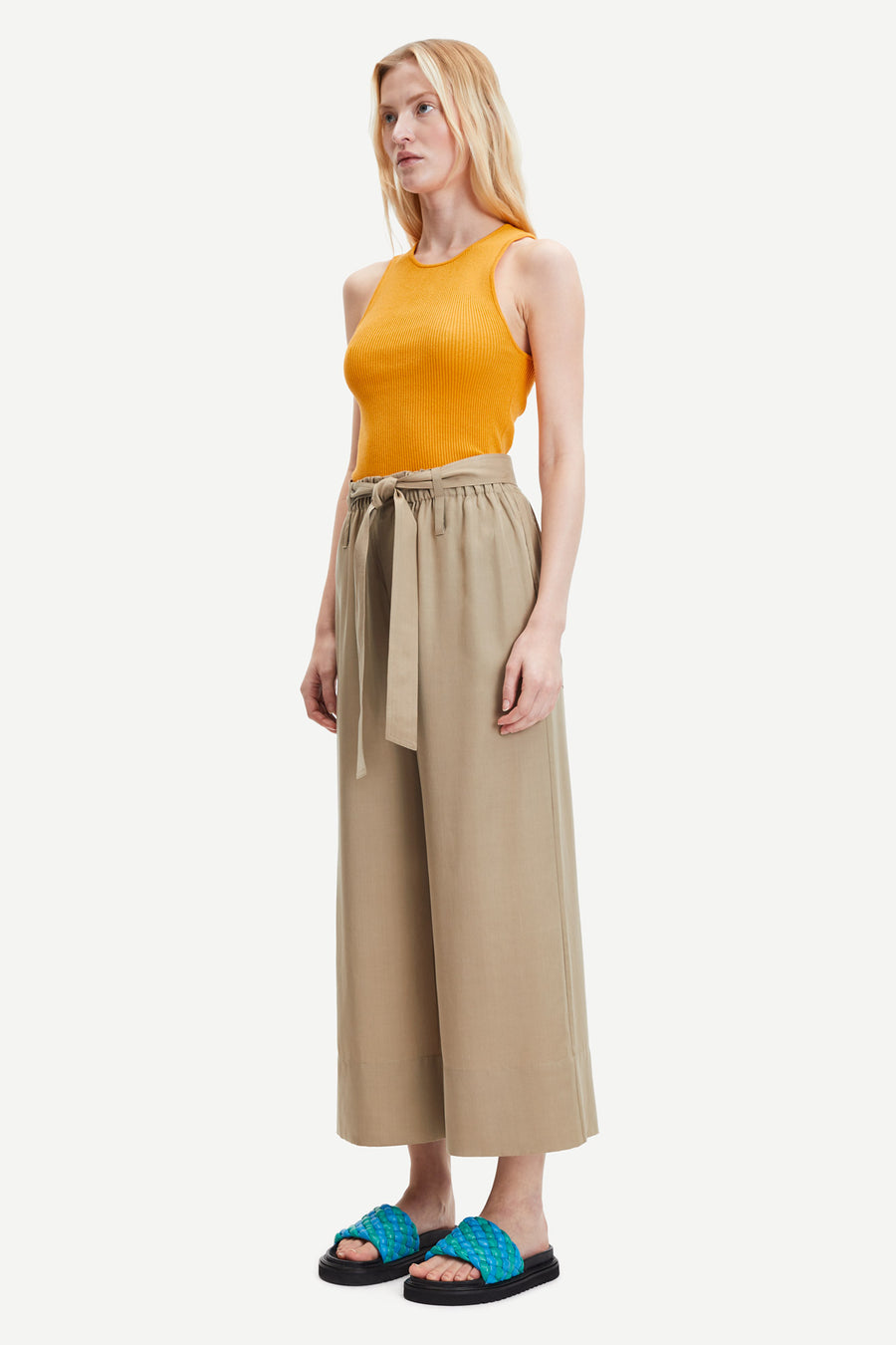 EVERLY TOP IN RADIANT YELLOW - SOMMER STRICK TOP IN ORANGE
